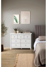 Biała niska komoda z litego drewna sosnowego 110x80 cm Berna – Marckeric