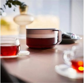 Czarny plastikowy dzbanek do herbaty z sitkiem 600 ml Tower – YAMAZAKI