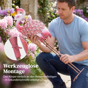 Outsunny Zestaw 2 figurek flamingów, metalowe ptaki z kwiatowymi piórami, stojące rzeźby z kotwami gruntowymi, czerwone | Aosom PL