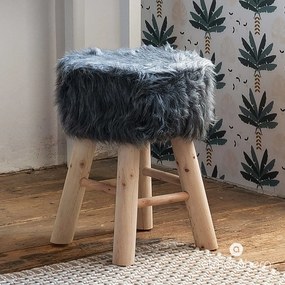 Taboret do siedzenia, niewielki stołek z gustownym obiciem futrzanym, mały podnóżek o uniwersalnym zastosowaniu.