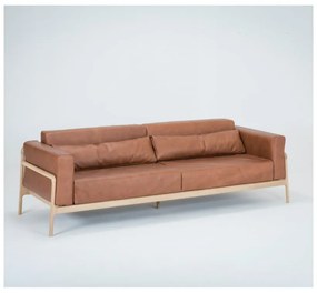 Karmelowa sofa z bawolej skóry z konstrukcją z litego drewna dębowego Gazzda Fawn, 240 cm