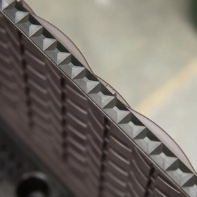 Outsunny podwyższona grządka 6-częściowa skrzynia na rośliny z otworami odpływowymi o wyglądzie rattanu kwietnik DIY kolor brązowy 40 x 40 x 44 cm