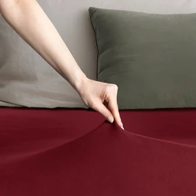 Bordowe dżersejowe prześcieradło z gumką 120x200 cm Amber – Restilo