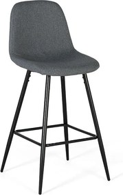 Zespół czterech stołków pokrytych szarą tkanką