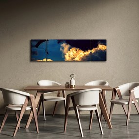 Obraz skoczka spadochronowego w chmurach (170x50 cm)